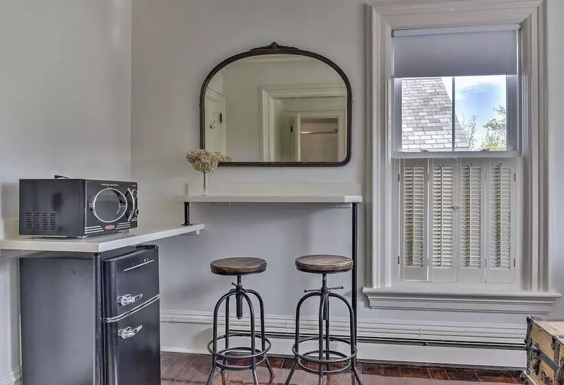 ユースホステル The Burrell House