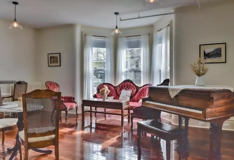 ユースホステル The Burrell House