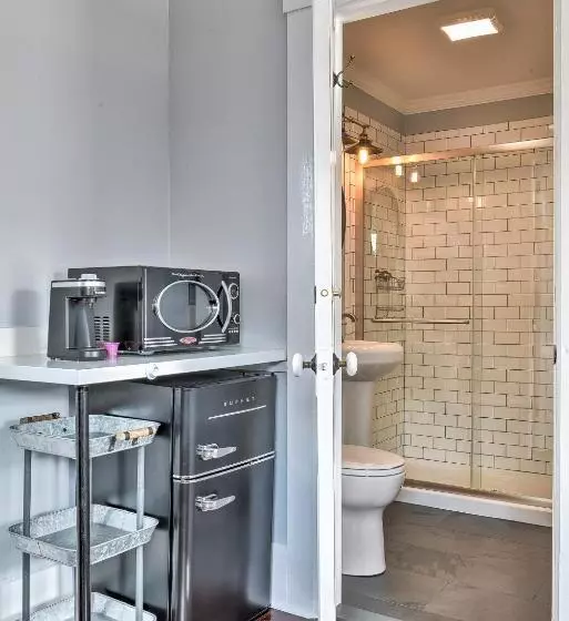 ユースホステル The Burrell House