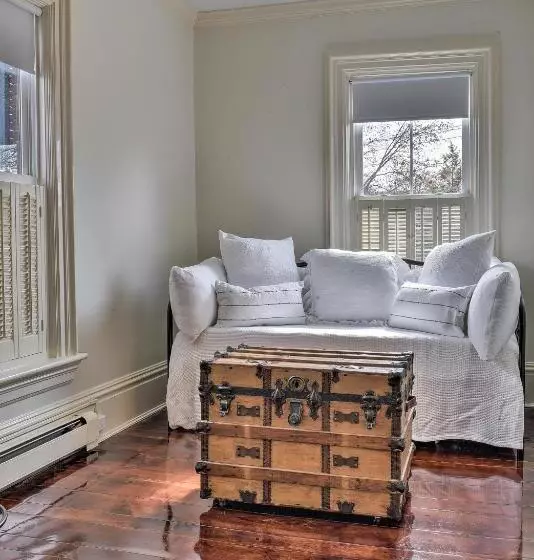 ユースホステル The Burrell House