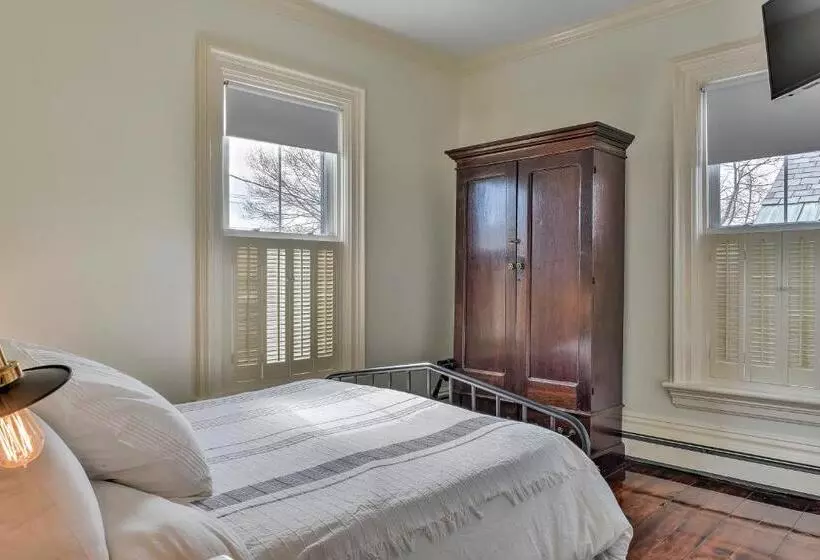 ユースホステル The Burrell House