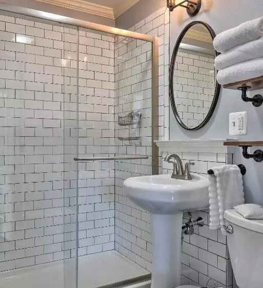 ユースホステル The Burrell House