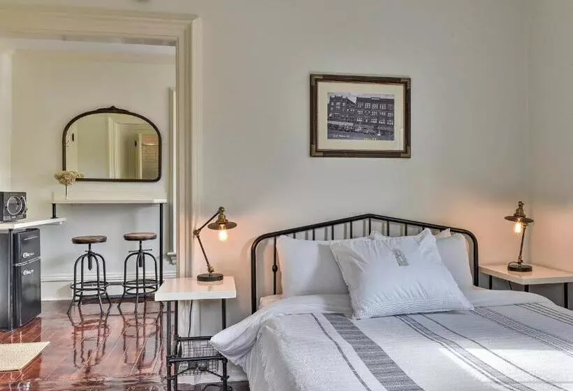 ユースホステル The Burrell House