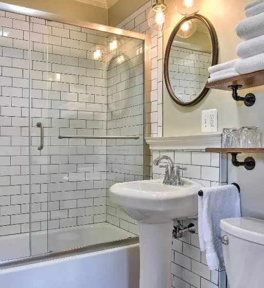 ユースホステル The Burrell House