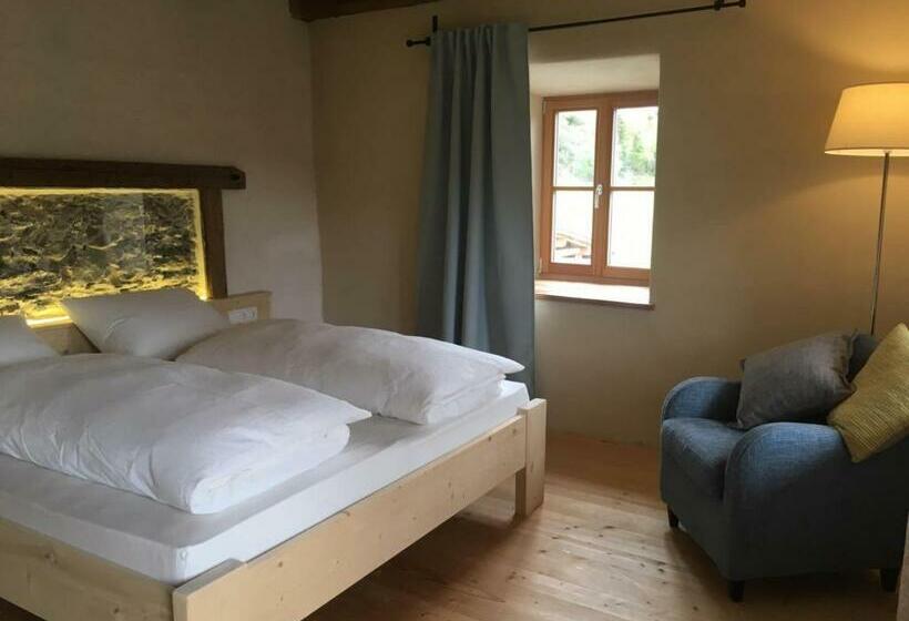 مبيت وإفطار Knappnhof