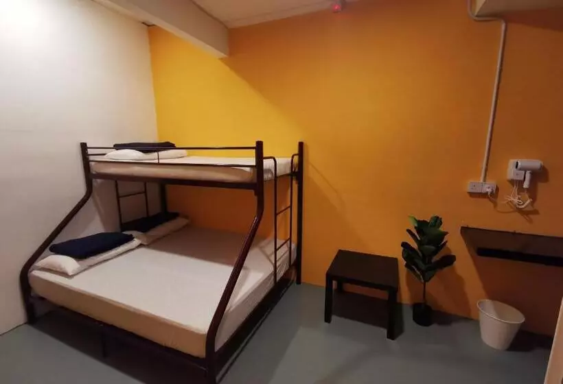 Kapselihotelli The Cocoon Capsule