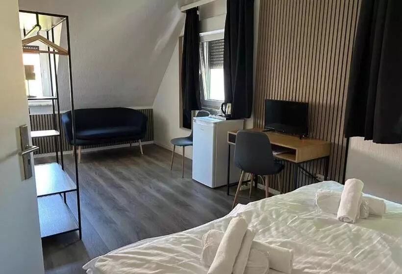 Hotelli Riverside Airport