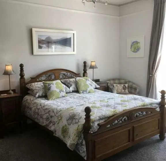 Majatalo Cookshayes Country Guest House