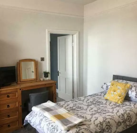 Majatalo Cookshayes Country Guest House