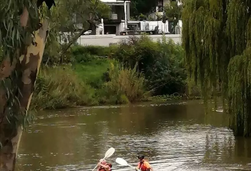 Majatalo The Place Guesthouse Parys