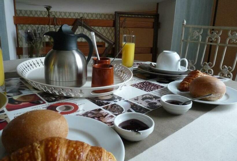 تختخواب و صبحانه Le Petit Grenier