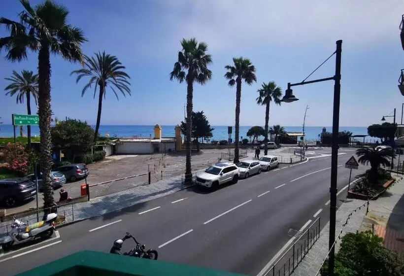 ペンション Affittacamere Montecarlo