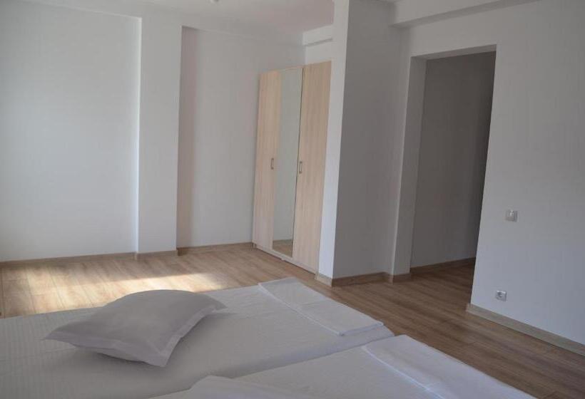 پانسیون Ermar