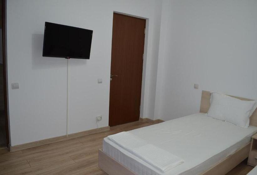 پانسیون Ermar