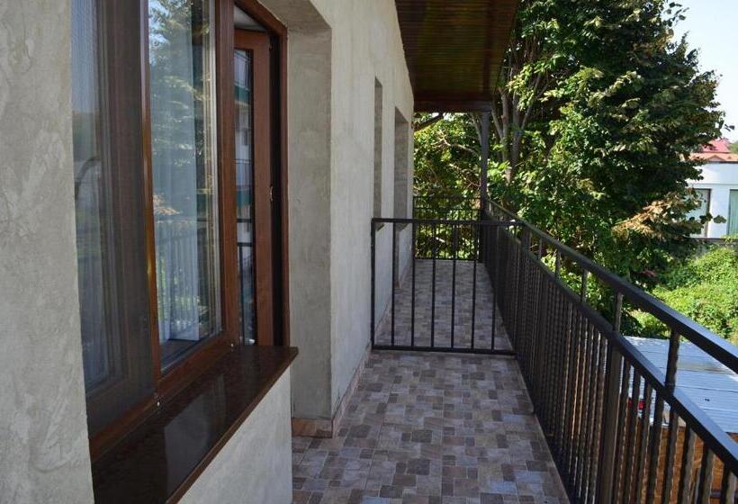 پانسیون Ermar