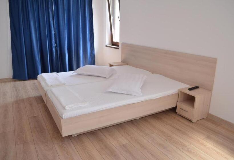 پانسیون Ermar