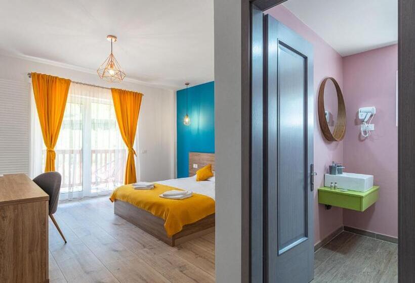 پانسیون Happy Times