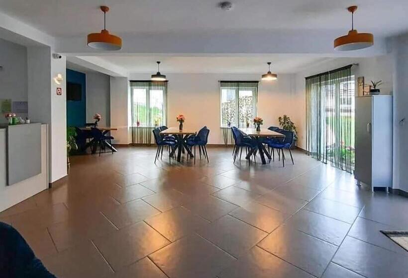 پانسیون Happy Times