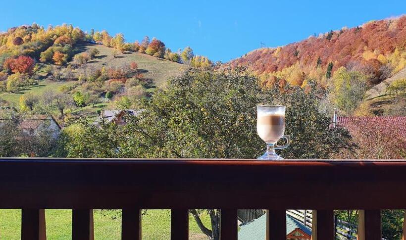 پانسیون Happy Times