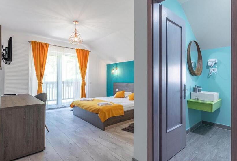 پانسیون Happy Times