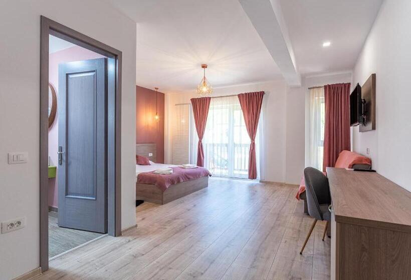 پانسیون Happy Times