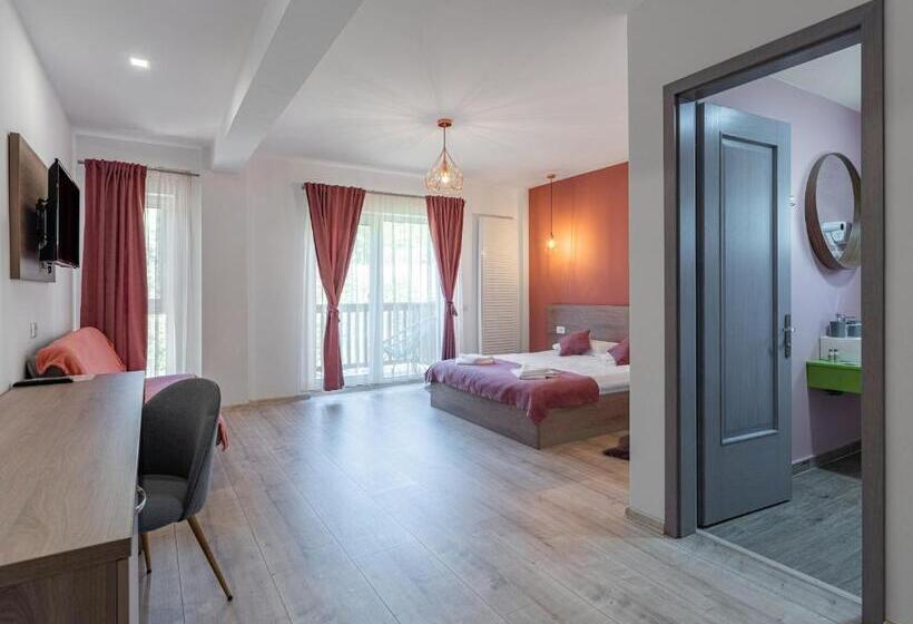 پانسیون Happy Times