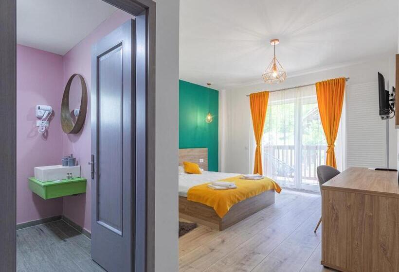 پانسیون Happy Times