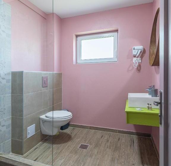 پانسیون Happy Times