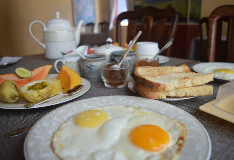 פנסיון Sunnys Beach Guest House