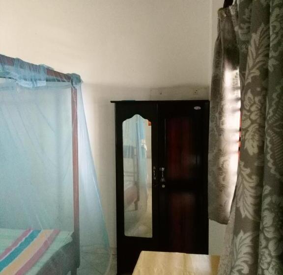 פנסיון Sunnys Beach Guest House