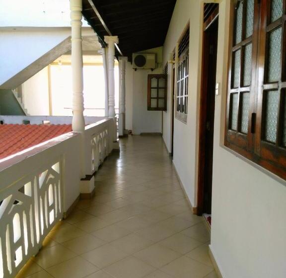 פנסיון Sunnys Beach Guest House