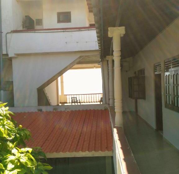 פנסיון Sunnys Beach Guest House