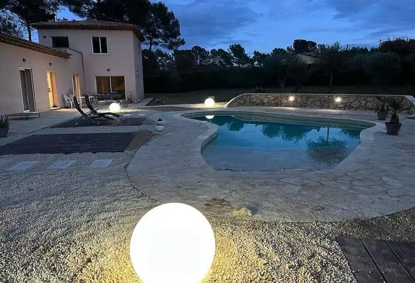 Aamiaismajoitus (B&B) Domaine Le Mas Sans Soucis