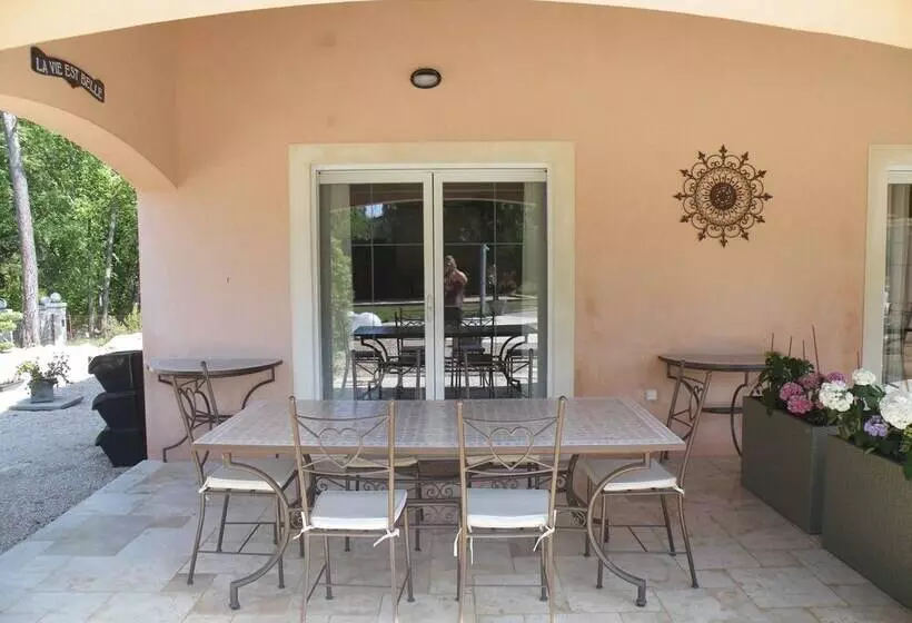 Aamiaismajoitus (B&B) Domaine Le Mas Sans Soucis