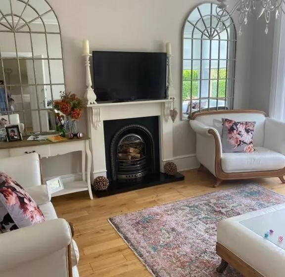 Aamiaismajoitus (B&B) Giffnock Rooms