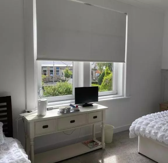 Aamiaismajoitus (B&B) Giffnock Rooms