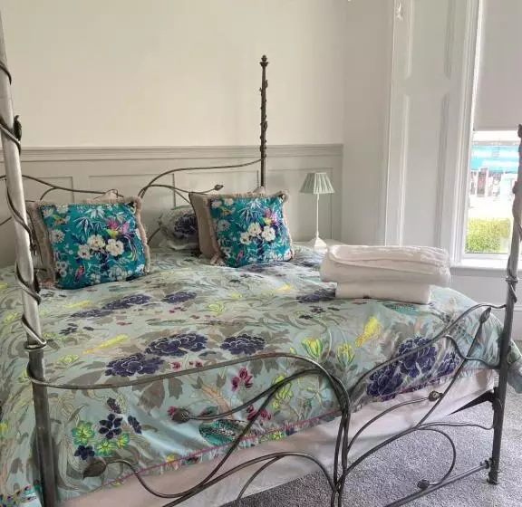 Aamiaismajoitus (B&B) Giffnock Rooms