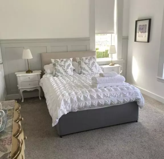 Aamiaismajoitus (B&B) Giffnock Rooms