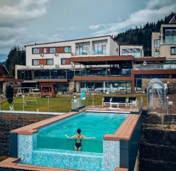 Hotelli Roser House Boutique   Pe Malul Lacului Colibita