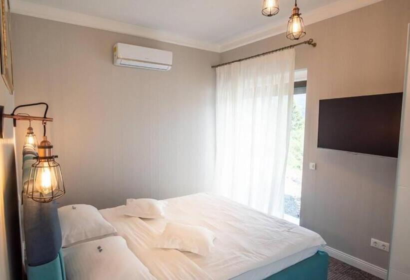 בית מלון כפרי Roser House Boutique   Pe Malul Lacului Colibita