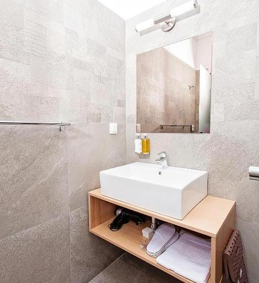 בית מלון כפרי Roser House Boutique   Pe Malul Lacului Colibita