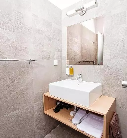 Hotelli Roser House Boutique   Pe Malul Lacului Colibita