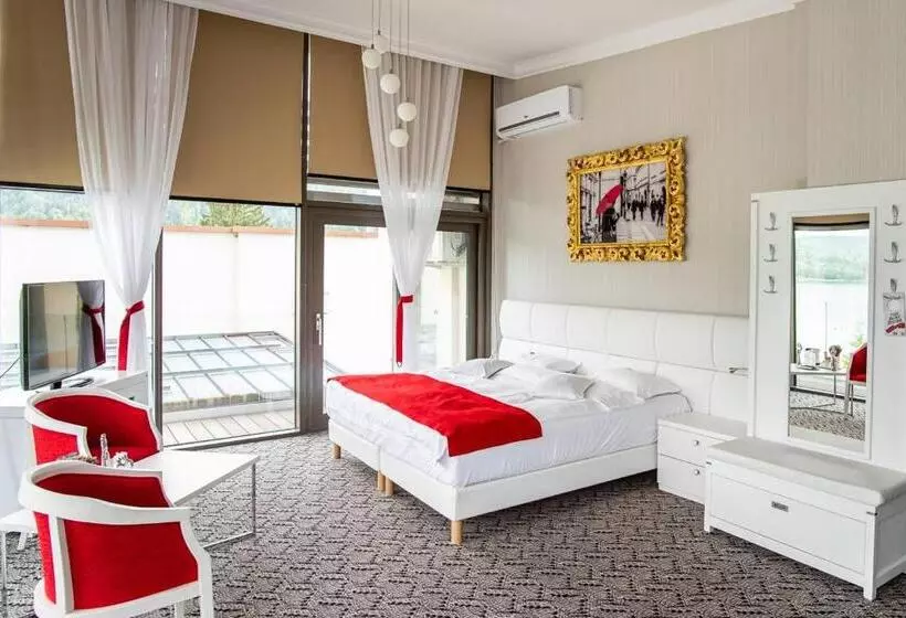 Hotelli Roser House Boutique   Pe Malul Lacului Colibita