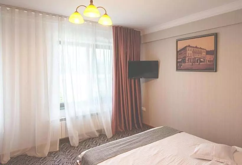 Hotelli Roser House Boutique   Pe Malul Lacului Colibita