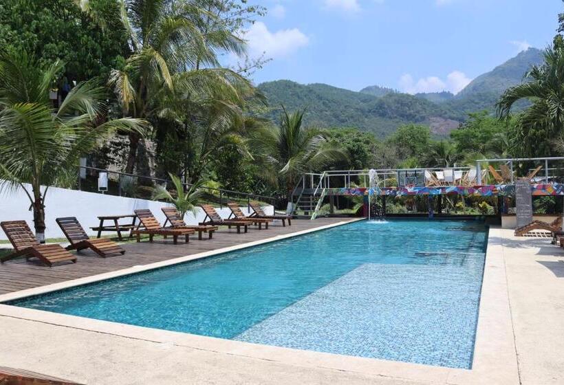 پانسیون Greengos