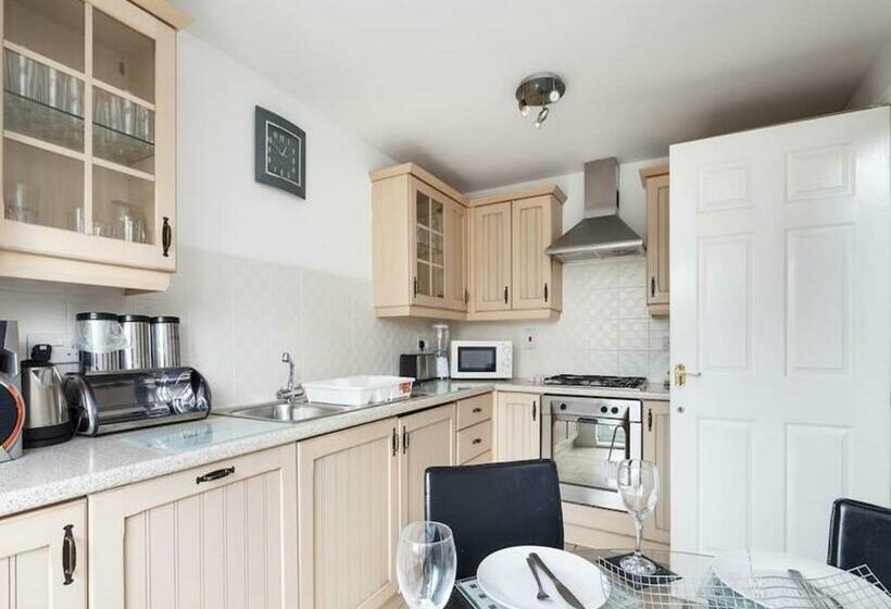 פנסיון My Places Abbotsfield Court Townhouse 4