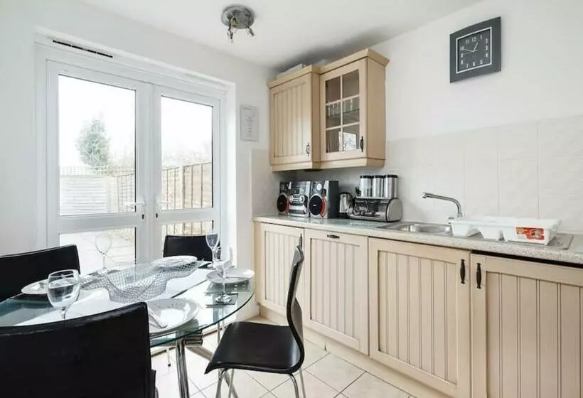 پانسیون My Places Abbotsfield Court Townhouse 4