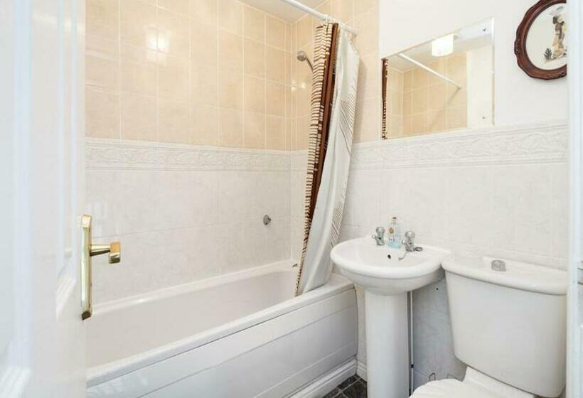 פנסיון My Places Abbotsfield Court Townhouse 4