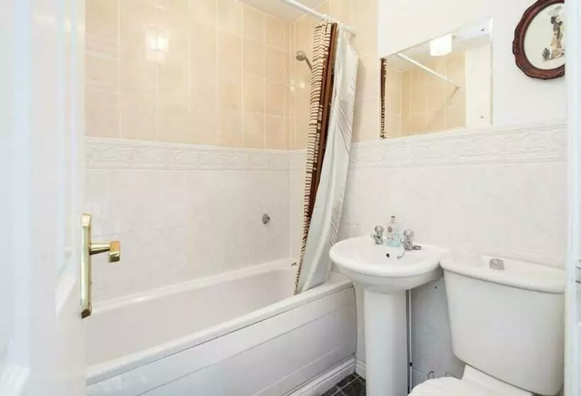 پانسیون My Places Abbotsfield Court Townhouse 4