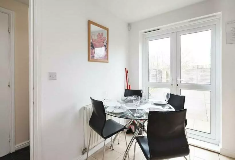 پانسیون My Places Abbotsfield Court Townhouse 4